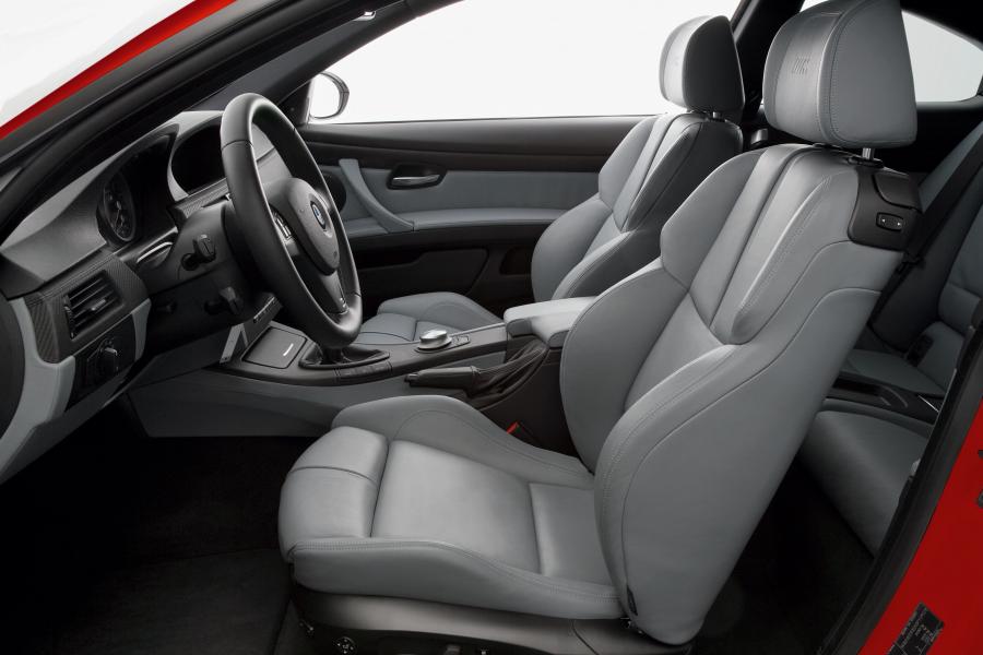 Интерьер BMW M3 Coupe (E92) 2007 года  (фото 17 из 44)
